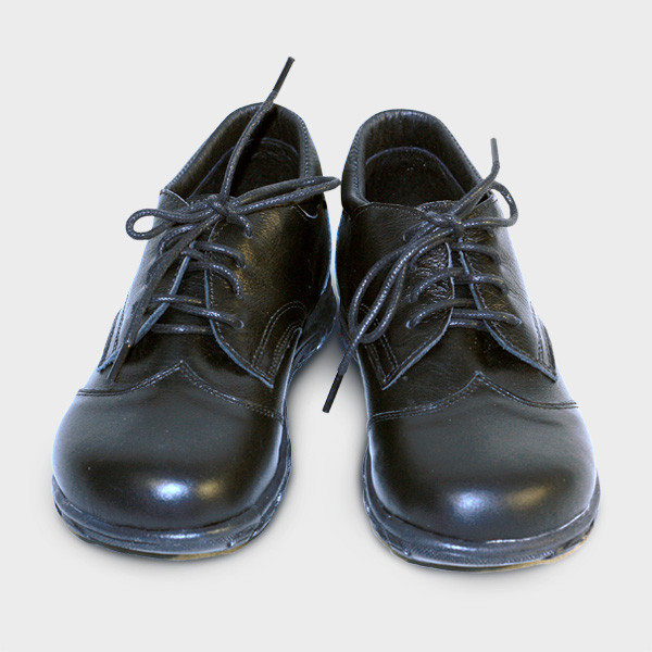 Туфли школьные на шнуровке черные (черная подошва) / 3010