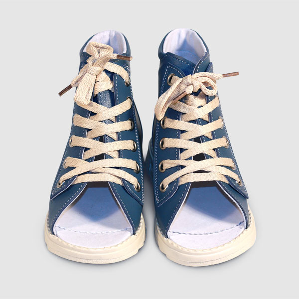 Сандалии детские открытые на шнуровке светло-синие / 602